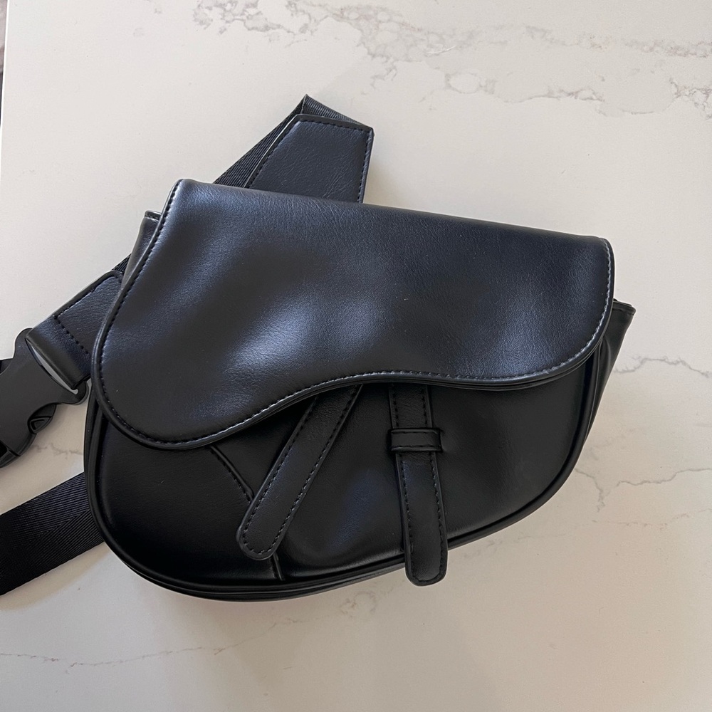 Black shoulder bag gifted to me - barely used
